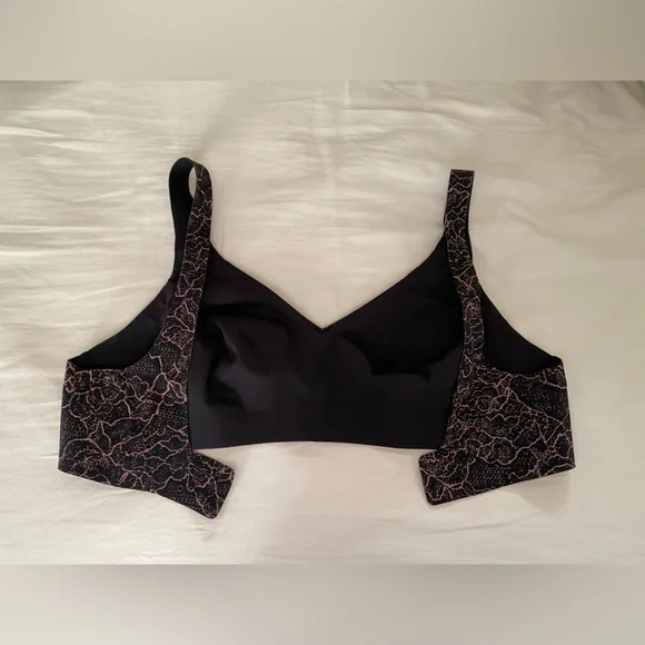 Lululemon bra - 34c - Picture 3 of 4